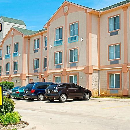 Super 8 By Wyndham Irving/Dfw Apt/North Zewnętrze zdjęcie