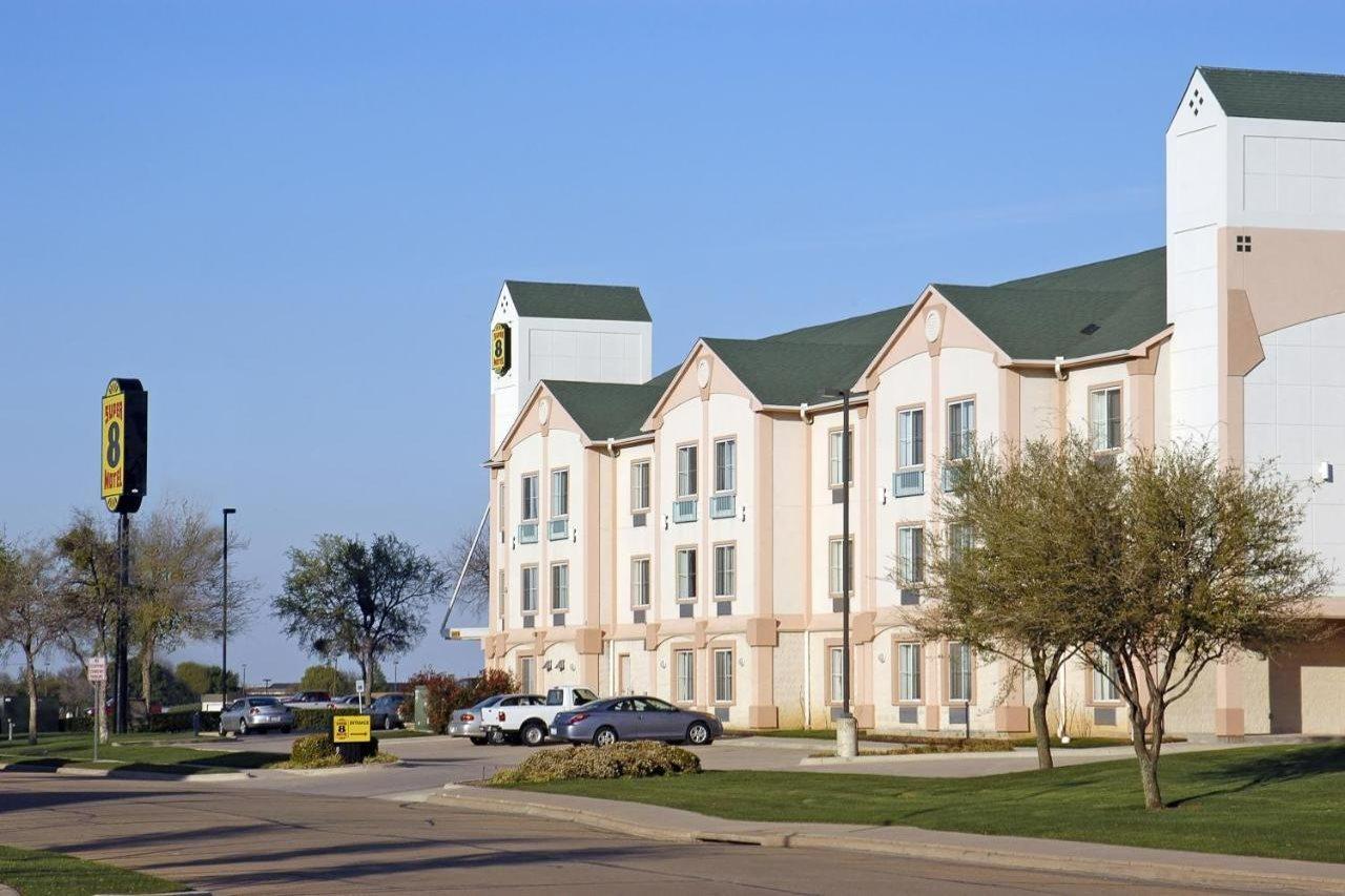 Super 8 By Wyndham Irving/Dfw Apt/North Zewnętrze zdjęcie