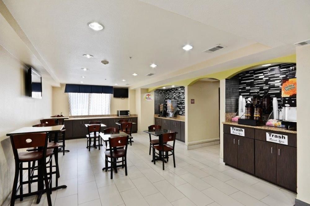 Super 8 By Wyndham Irving/Dfw Apt/North Zewnętrze zdjęcie