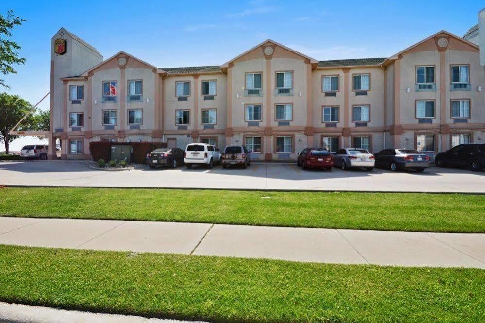 Super 8 By Wyndham Irving/Dfw Apt/North Zewnętrze zdjęcie